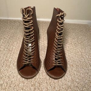 GUESS Tan Lace-Up Peep-Toe Booties – Size 7